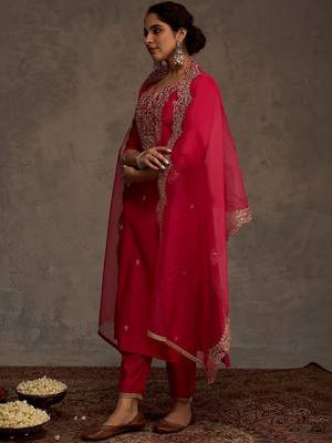 Women Ethnic Motifs Embroidered Regular Thread Work Liva Kurta with Trousers & With Dupatta 4