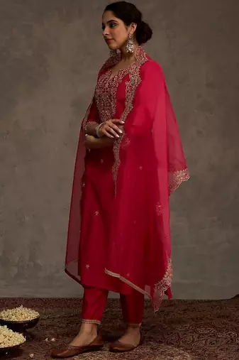 Women Ethnic Motifs Embroidered Regular Thread Work Liva Kurta with Trousers & With Dupatta
