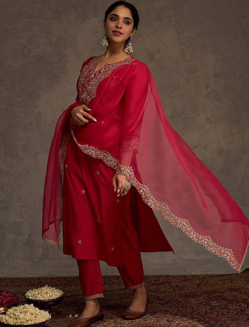 Women Ethnic Motifs Embroidered Regular Thread Work Liva Kurta with Trousers & With Dupatta