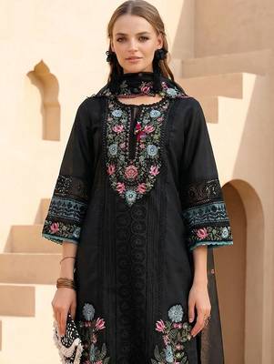 Women Floral Embroidered Regular Thread Work Kurta with Trousers & With Dupatta 2