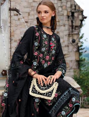 Women Floral Embroidered Regular Thread Work Kurta with Trousers & With Dupatta 7