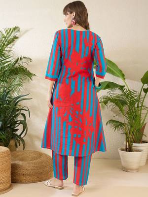 Women Printed Regular Pure Cotton Kurta with Trousers 4