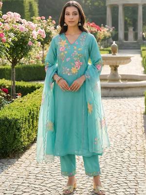 Women Floral Embroidered Regular Thread Work Kurta with Trousers & With Dupatta 1