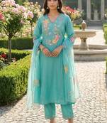 Women Floral Embroidered Regular Thread Work Kurta with Trousers & With Dupatta