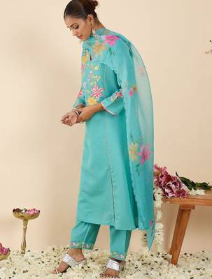 Women Floral Embroidered Regular Thread Work Kurta with Trousers & With Dupatta 4