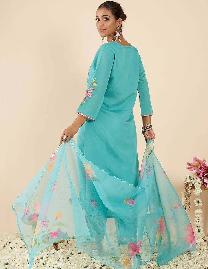 Women Floral Embroidered Regular Thread Work Kurta with Trousers & With Dupatta