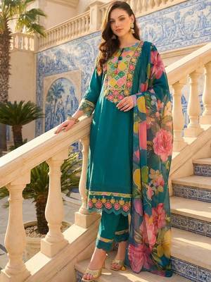 Women Floral Embroidered Regular Thread Work Kurta with Trousers & With Dupatta 1