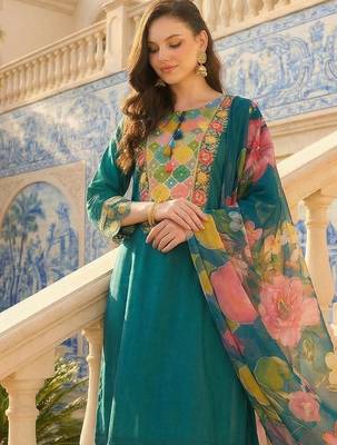 Women Floral Embroidered Regular Thread Work Kurta with Trousers & With Dupatta 2