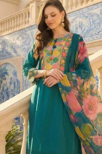 Women Floral Embroidered Regular Thread Work Kurta with Trousers & With Dupatta