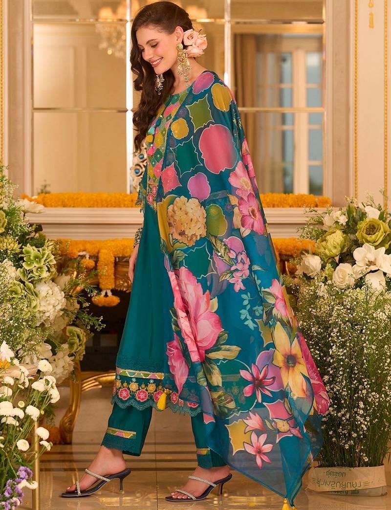 Women Floral Embroidered Regular Thread Work Kurta with Trousers & With Dupatta