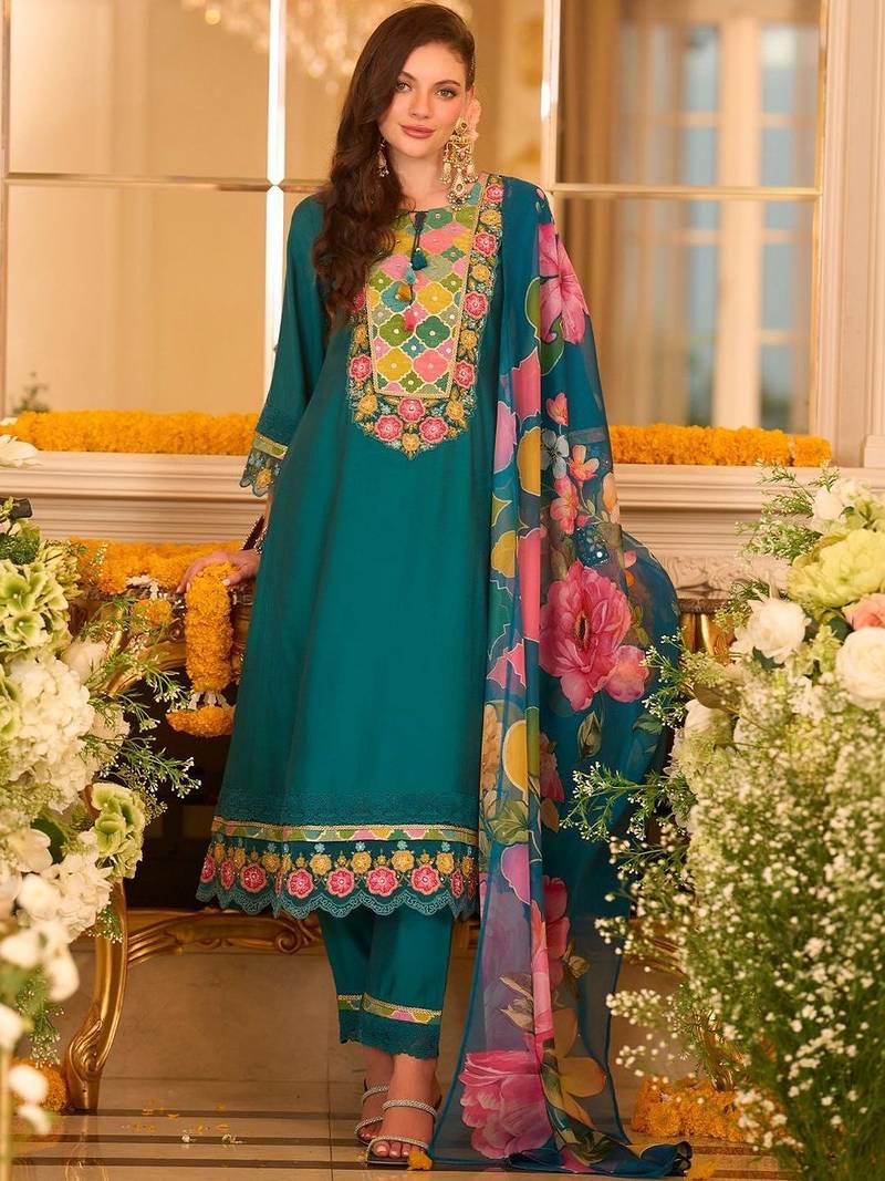 Women Floral Embroidered Regular Thread Work Kurta with Trousers & With Dupatta