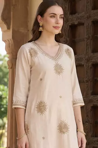 Women Ethnic Motifs Embroidered Regular Thread Work Liva Kurta with Trousers