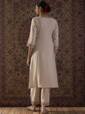 Women Ethnic Motifs Embroidered Regular Thread Work Liva Kurta with Trousers 6