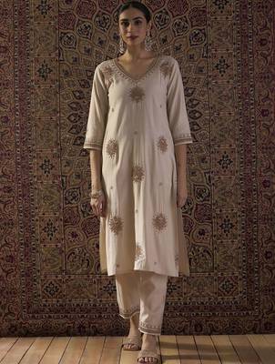 Women Ethnic Motifs Embroidered Regular Thread Work Liva Kurta with Trousers 7
