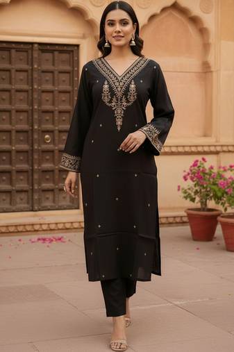 Women Ethnic Motifs Embroidered Regular Thread Work Liva Kurta with Trousers