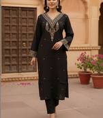Women Ethnic Motifs Embroidered Regular Thread Work Liva Kurta with Trousers