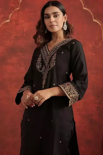 Women Ethnic Motifs Embroidered Regular Thread Work Liva Kurta with Trousers