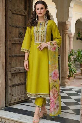 Women Floral Embroidered Regular Thread Work Kurta with Trousers & With Dupatta