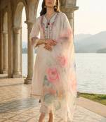 Women Floral Embroidered Regular Thread Work Kurta with Trousers & With Dupatta
