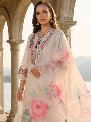 Women Floral Embroidered Regular Thread Work Kurta with Trousers & With Dupatta 2