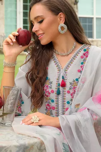 Women Floral Embroidered Regular Thread Work Kurta with Trousers & With Dupatta
