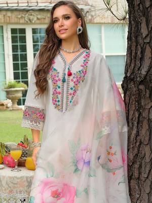 Women Floral Embroidered Regular Thread Work Kurta with Trousers & With Dupatta 7