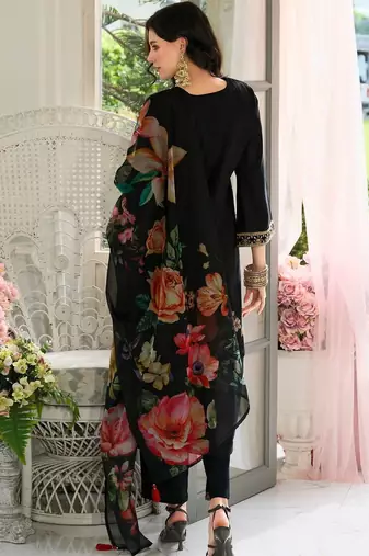 Women Floral Embroidered Regular Thread Work Kurta with Trousers & With Dupatta