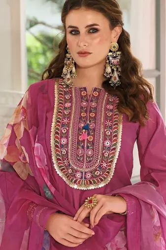 Women Floral Embroidered Regular Thread Work Kurta with Trousers & With Dupatta