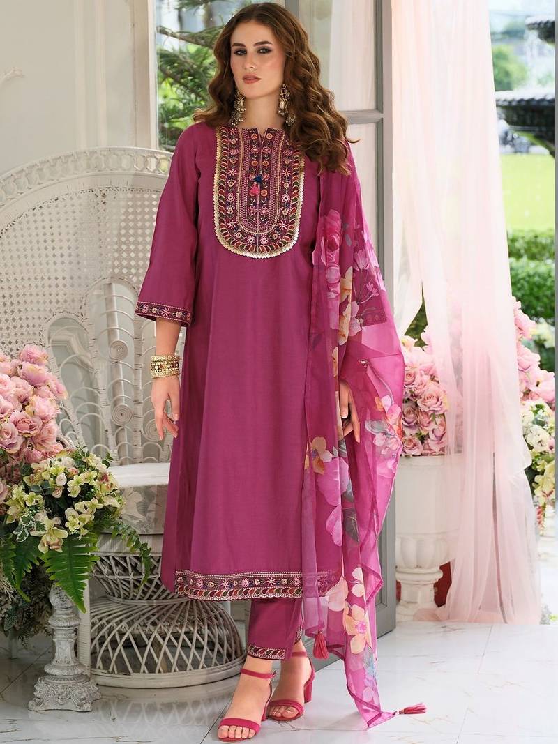Women Floral Embroidered Regular Thread Work Kurta with Trousers & With Dupatta