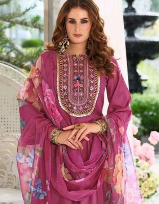 Women Floral Embroidered Regular Thread Work Kurta with Trousers & With Dupatta 6