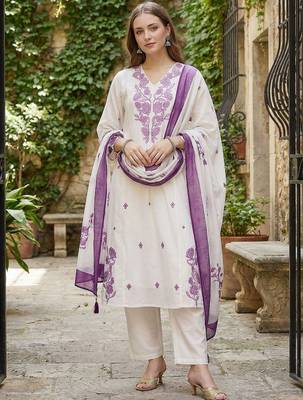 Women Floral Embroidered Regular Thread Work Kurta with Trousers & With Dupatta 1