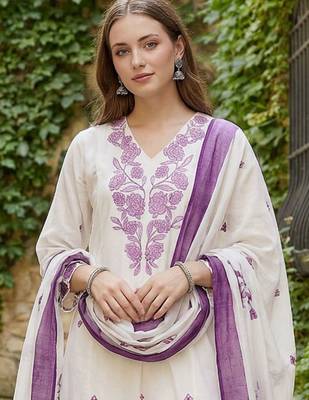 Women Floral Embroidered Regular Thread Work Kurta with Trousers & With Dupatta 2