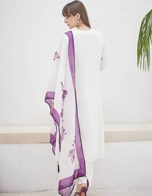 Women Floral Embroidered Regular Thread Work Kurta with Trousers & With Dupatta 6