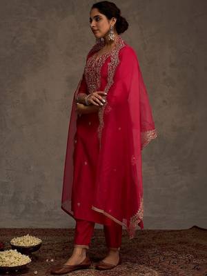 Women Ethnic Motifs Embroidered Regular Thread Work Liva Kurta with Trousers & With Dupatta 4