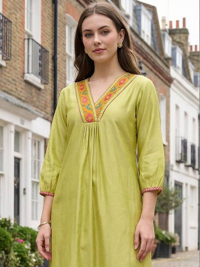 Women Ethnic Motifs Embroidered Regular Thread Work Liva Kurta with Trousers