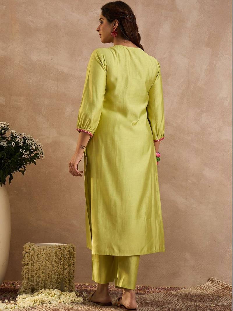 Women Ethnic Motifs Embroidered Regular Thread Work Liva Kurta with Trousers