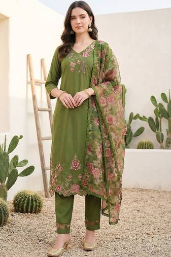 Women Floral Embroidered Regular Thread Work Liva Kurta with Trousers & With Dupatta