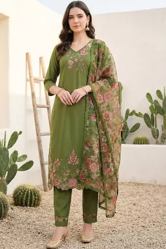 Women Floral Embroidered Regular Thread Work Liva Kurta with Trousers & With Dupatta
