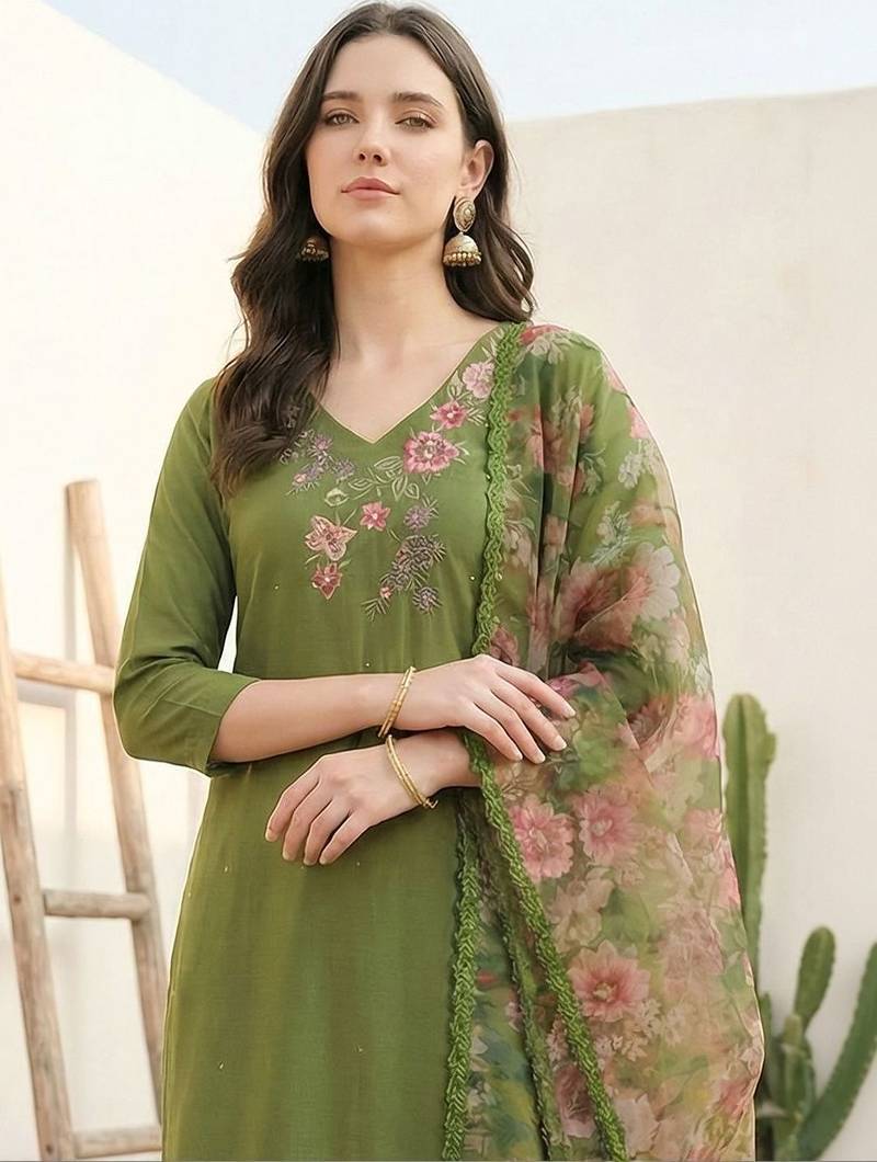 Women Floral Embroidered Regular Thread Work Liva Kurta with Trousers & With Dupatta