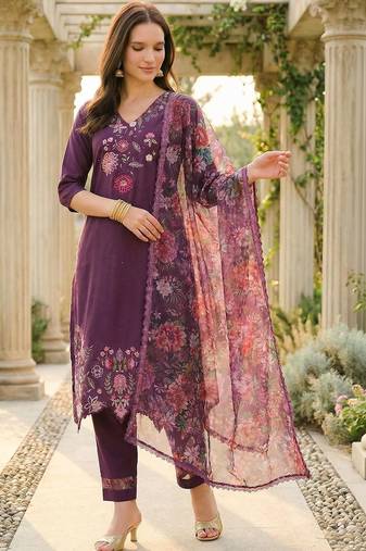 Women Floral Embroidered Regular Thread Work Liva Kurta with Trousers & With Dupatta