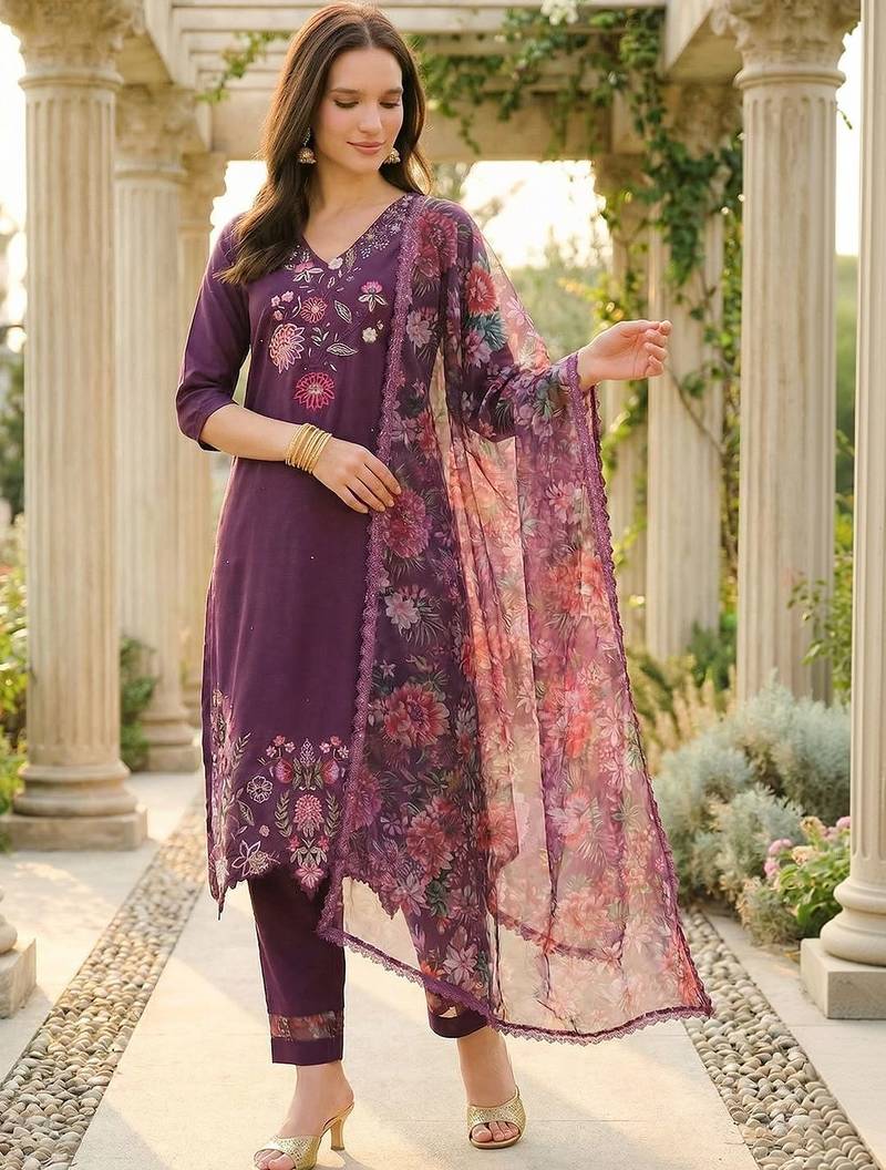 Women Floral Embroidered Regular Thread Work Liva Kurta with Trousers & With Dupatta