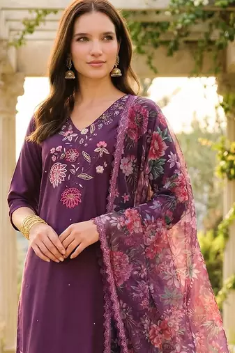 Women Floral Embroidered Regular Thread Work Liva Kurta with Trousers & With Dupatta