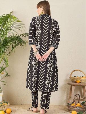 Women Printed Regular Pure Cotton Kurta with Trousers 6