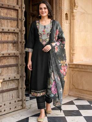 Women Floral Embroidered Regular Thread Work Pure Cotton Kurta with Trousers & With Dupatta 1