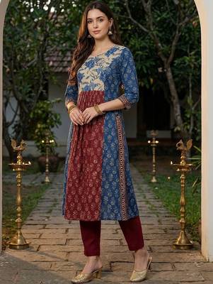 Women Floral Printed Panelled Pure Cotton Kurta with Trousers 1