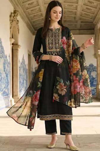 Women Floral Embroidered Regular Thread Work Kurta with Trousers & With Dupatta