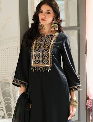 Women Floral Embroidered Regular Thread Work Kurta with Trousers & With Dupatta 7