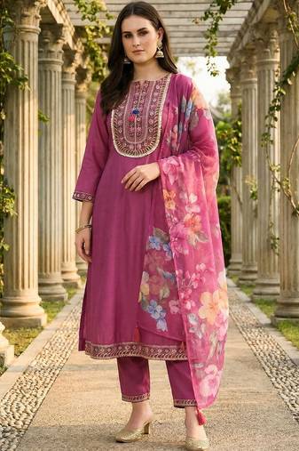 Women Floral Embroidered Regular Thread Work Kurta with Trousers & With Dupatta