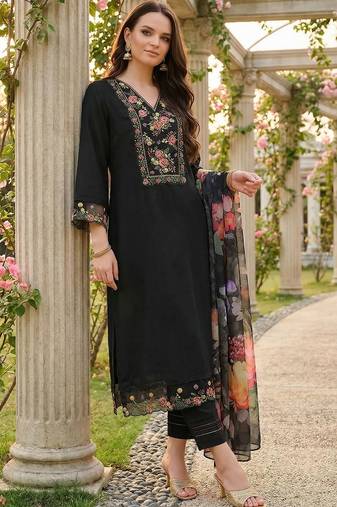 Women Floral Embroidered Regular Thread Work Liva Kurta with Trousers & With Dupatta