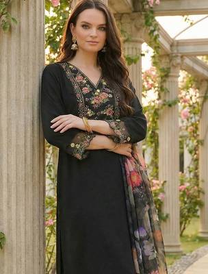 Women Floral Embroidered Regular Thread Work Liva Kurta with Trousers & With Dupatta 2